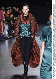 Paris Fashion Week - Issey Miyake Modenschau 205451 Marineau Starface 2016-03-04 Paris France Fashion week ready to wear AW 2016. Defile de mode pret a porter automne hiver 2016. Issey Miyake. Issey Miyake, autumn-winter 2016 Paris, France _sans_perso  Copyright: xMarineaux STAR_205451_036