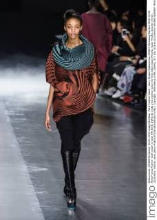 Paris Fashion Week - Issey Miyake Modenschau 205451 Marineau Starface 2016-03-04 Paris France Fashion week ready to wear AW 2016. Defile de mode pret a porter automne hiver 2016. Issey Miyake. Issey Miyake, autumn-winter 2016 Paris, France _sans_perso  Copyright: xMarineaux STAR_205451_037
