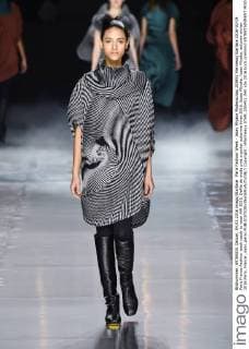 Paris Fashion Week - Issey Miyake Modenschau 205451 Marineau Starface 2016-03-04 Paris France Fashion week ready to wear AW 2016. Defile de mode pret a porter automne hiver 2016. Issey Miyake. Issey Miyake, autumn-winter 2016 Paris, France _sans_perso  Copyright: xMarineaux STAR_205451_040