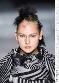 Paris Fashion Week - Issey Miyake Modenschau 205451 Marineau Starface 2016-03-04 Paris France Fashion week ready to wear AW 2016. Defile de mode pret a porter automne hiver 2016. Issey Miyake. Issey Miyake, autumn-winter 2016 Paris, France _sans_perso  Copyright: xMarineaux STAR_205451_044