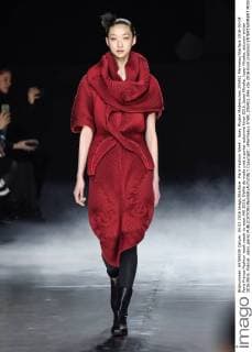 Paris Fashion Week - Issey Miyake Modenschau 205451 Marineau Starface 2016-03-04 Paris France Fashion week ready to wear AW 2016. Defile de mode pret a porter automne hiver 2016. Issey Miyake. Issey Miyake, autumn-winter 2016 Paris, France _sans_perso  Copyright: xMarineaux STAR_205451_046