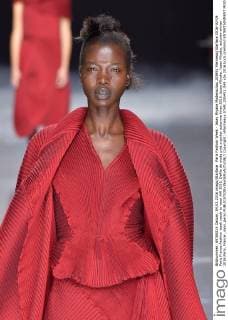 Paris Fashion Week - Issey Miyake Modenschau 205451 Marineau Starface 2016-03-04 Paris France Fashion week ready to wear AW 2016. Defile de mode pret a porter automne hiver 2016. Issey Miyake. Issey Miyake, autumn-winter 2016 Paris, France _sans_perso  Copyright: xMarineaux STAR_205451_049