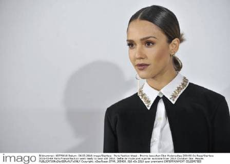 Paris Fashion Week - Promis besuchen Dior Modenschau 205450 De Rosa Starface 2016-03-04 Paris France Fashion week ready to wear AW 2016. Defile de mode pret a porter automne hiver 2016.Christian Dior. People.  Copyright: xDexRosax STAR_205450_016