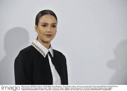 Paris Fashion Week - Promis besuchen Dior Modenschau 205450 De Rosa Starface 2016-03-04 Paris France Fashion week ready to wear AW 2016. Defile de mode pret a porter automne hiver 2016.Christian Dior. People.  Copyright: xDexRosax STAR_205450_017