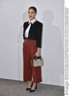Paris Fashion Week - Promis besuchen Dior Modenschau 205450 De Rosa Starface 2016-03-04 Paris France Fashion week ready to wear AW 2016. Defile de mode pret a porter automne hiver 2016.Christian Dior. People. Alba, Jessica  Copyright: xDexRosax STAR_205450_133