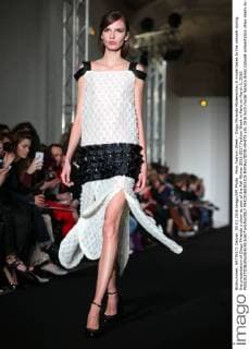 Paris Fashion Week - Diogo Miranda Modenschau A model takes to the catwalk during the presentation of Diogo Miranda s show as part of the Fall-Winter 2016-2017 Fashion Week in Paris on March 5, 2016.  PAR20160305105 MAYAxVIDON-WHITE