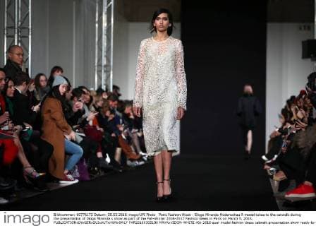 Paris Fashion Week - Diogo Miranda Modenschau A model takes to the catwalk during the presentation of Diogo Miranda s show as part of the Fall-Winter 2016-2017 Fashion Week in Paris on March 5, 2016.  PAR20160305106 MAYAxVIDON-WHITE