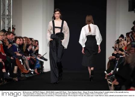 Paris Fashion Week - Diogo Miranda Modenschau A model takes to the catwalk during the presentation of Diogo Miranda s show as part of the Fall-Winter 2016-2017 Fashion Week in Paris on March 5, 2016.  PAR20160305107 MAYAxVIDON-WHITE