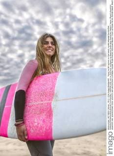 Young surfer woman on the beach model released Symbolfoto  MGOF001290