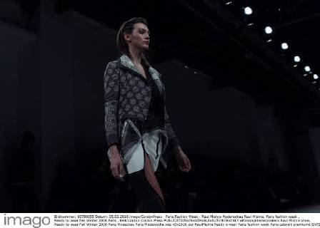 Paris Fashion Week - Raul Mishra Modenschau Raul Mishra, Paris fashion week , Ready to wear Fall Winter 2016 Paris , 644 Cordon Cordon Press  alfonsoxjimenezxvalero Raul Mishra show, Ready to wear Fall Winter 2016 Paris