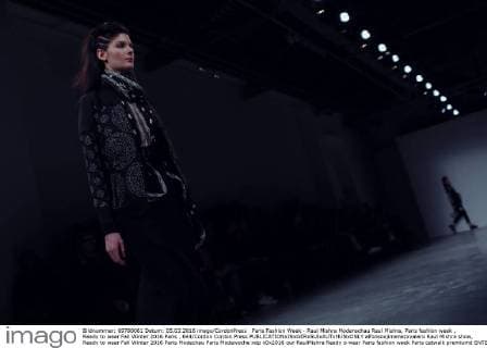Paris Fashion Week - Raul Mishra Modenschau Raul Mishra, Paris fashion week , Ready to wear Fall Winter 2016 Paris , 644 Cordon Cordon Press  alfonsoxjimenezxvalero Raul Mishra show, Ready to wear Fall Winter 2016 Paris