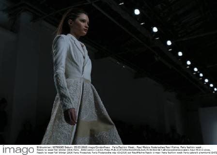 Paris Fashion Week - Raul Mishra Modenschau Raul Mishra, Paris fashion week , Ready to wear Fall Winter 2016 Paris , 644 Cordon Cordon Press  alfonsoxjimenezxvalero Raul Mishra show, Ready to wear Fall Winter 2016 Paris