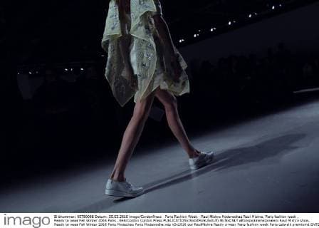 Paris Fashion Week - Raul Mishra Modenschau Raul Mishra, Paris fashion week , Ready to wear Fall Winter 2016 Paris , 644 Cordon Cordon Press  alfonsoxjimenezxvalero Raul Mishra show, Ready to wear Fall Winter 2016 Paris