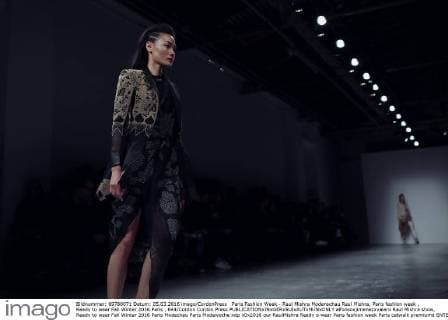 Paris Fashion Week - Raul Mishra Modenschau Raul Mishra, Paris fashion week , Ready to wear Fall Winter 2016 Paris , 644 Cordon Cordon Press  alfonsoxjimenezxvalero Raul Mishra show, Ready to wear Fall Winter 2016 Paris