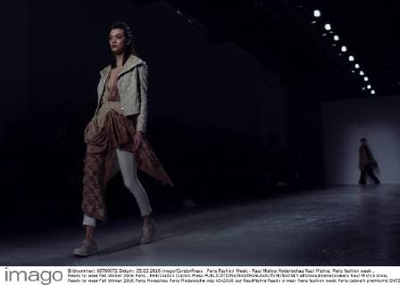 Paris Fashion Week - Raul Mishra Modenschau Raul Mishra, Paris fashion week , Ready to wear Fall Winter 2016 Paris , 644 Cordon Cordon Press  alfonsoxjimenezxvalero Raul Mishra show, Ready to wear Fall Winter 2016 Paris