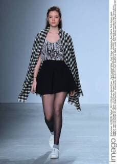 Paris Fashion Week - Raul Mishra Modenschau Raul Mishra, Paris fashion week , Ready to wear Fall Winter 2016 Paris , 644 Cordon Cordon Press  alfonsoxjimenezxvalero Raul Mishra show, Ready to wear Fall Winter 2016 Paris