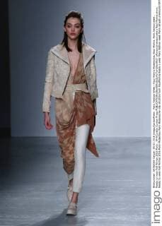 Paris Fashion Week - Raul Mishra Modenschau Raul Mishra, Paris fashion week , Ready to wear Fall Winter 2016 Paris , 644 Cordon Cordon Press  alfonsoxjimenezxvalero Raul Mishra show, Ready to wear Fall Winter 2016 Paris