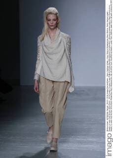 Paris Fashion Week - Raul Mishra Modenschau Raul Mishra, Paris fashion week , Ready to wear Fall Winter 2016 Paris , 644 Cordon Cordon Press  alfonsoxjimenezxvalero Raul Mishra show, Ready to wear Fall Winter 2016 Paris