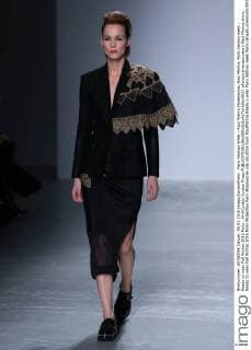 Paris Fashion Week - Raul Mishra Modenschau Raul Mishra, Paris fashion week , Ready to wear Fall Winter 2016 Paris , 644 Cordon Cordon Press  alfonsoxjimenezxvalero Raul Mishra show, Ready to wear Fall Winter 2016 Paris