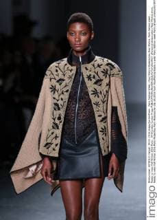 Paris Fashion Week - Raul Mishra Modenschau Raul Mishra, Paris fashion week , Ready to wear Fall Winter 2016 Paris , 644 Cordon Cordon Press  alfonsoxjimenezxvalero Raul Mishra show, Ready to wear Fall Winter 2016 Paris