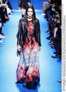 Paris Fashion Week - Elie Saab Modenschau 205459 Marineau Starface 2016-03-04 Paris France Fashion week ready to wear AW 2016. Defile de mode pret a porter automne hiver 2016. Elie Saab. Jenner, Kendall  Copyright: xMarineaux STAR_205459_007