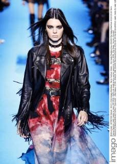 Paris Fashion Week - Elie Saab Modenschau 205459 Marineau Starface 2016-03-04 Paris France Fashion week ready to wear AW 2016. Defile de mode pret a porter automne hiver 2016. Elie Saab. Jenner, Kendall  Copyright: xMarineaux STAR_205459_008