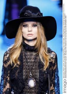 Paris Fashion Week - Elie Saab Modenschau 205459 Marineau Starface 2016-03-04 Paris France Fashion week ready to wear AW 2016. Defile de mode pret a porter automne hiver 2016. Elie Saab. Frackowiak, Magdalena  Copyright: xMarineaux STAR_205459_011