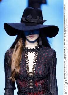 Paris Fashion Week - Elie Saab Modenschau 205459 Marineau Starface 2016-03-04 Paris France Fashion week ready to wear AW 2016. Defile de mode pret a porter automne hiver 2016. Elie Saab. _sans_perso  Copyright: xMarineaux STAR_205459_024