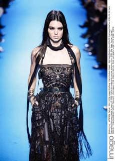 Paris Fashion Week - Elie Saab Modenschau 205459 Marineau Starface 2016-03-04 Paris France Fashion week ready to wear AW 2016. Defile de mode pret a porter automne hiver 2016. Elie Saab. Jenner, Kendall  Copyright: xMarineaux STAR_205459_069