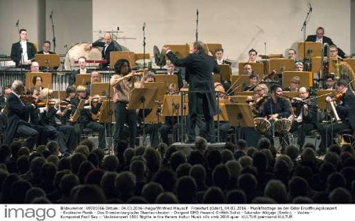 Frankfurt (Oder), 04.03.2016 - Musikfesttage an der Oder Eroeffnungskonzert - Exotische Musik - Das Brandenburgische Staatsorchester - Dirigent GMD Howard Griffith Solist - Iskandar Widjaja (Berlin), - Violine - Komponist Fazil Say -: Violinkonzert 1001 Nigths in the Harem