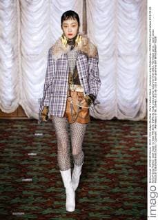 Paris Fashion Week - Veronique Leroy Modenschau 205462 Marineau Starface 2016-03-05 Paris France Fashion week ready to wear AW 2016. Defile de mode pret a porter automne hiver 2016. Véronique Leroy. _sans_perso  Copyright: xMarineaux STAR_205462_010