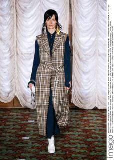 Paris Fashion Week - Veronique Leroy Modenschau 205462 Marineau Starface 2016-03-05 Paris France Fashion week ready to wear AW 2016. Defile de mode pret a porter automne hiver 2016. Véronique Leroy. _sans_perso  Copyright: xMarineaux STAR_205462_015