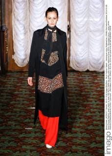 Paris Fashion Week - Veronique Leroy Modenschau 205462 Marineau Starface 2016-03-05 Paris France Fashion week ready to wear AW 2016. Defile de mode pret a porter automne hiver 2016. Véronique Leroy. _sans_perso  Copyright: xMarineaux STAR_205462_018