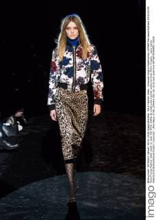 Paris Fashion Week - Emanuel Ungaro Modenschau 205464 Marineau Starface 2016-03-05 Paris France Fashion week ready to wear AW 2016. Defile de mode pret a porter automne hiver 2016. Ungaro. _sans_perso  Copyright: xMarineaux STAR_205464_002