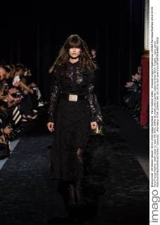 Paris Fashion Week - Emanuel Ungaro Modenschau 205464 Marineau Starface 2016-03-05 Paris France Fashion week ready to wear AW 2016. Defile de mode pret a porter automne hiver 2016. Ungaro. _sans_perso  Copyright: xMarineaux STAR_205464_042