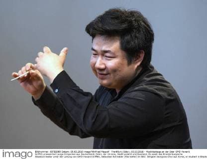 Frankfurt (Oder), 05.03.2016 - Musikfesttage an der Oder GMD Howard Griffith praesentiert junge Dirigenten aus Deutschland, Polen, der Ukraine, Weißrussland und Russland. Es spielt das Brandenburgische Staatsorchester unter der Leitung von GMD Howard Griffith, Sebastian Schneider (Klarinette) Im Bild: Dirigent Jeongwoo Choi aus Korea, er studiert in Deutschland.