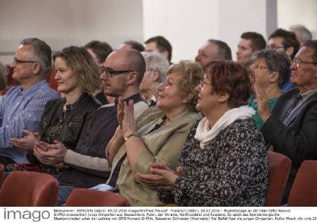 Frankfurt (Oder), 05.03.2016 - Musikfesttage an der Oder GMD Howard Griffith praesentiert junge Dirigenten aus Deutschland, Polen, der Ukraine, Weißrussland und Russland. Es spielt das Brandenburgische Staatsorchester unter der Leitung von GMD Howard Griffith, Sebastian Schneider (Klarinette) Viel Beifall fuer die jungen Dirigenten.