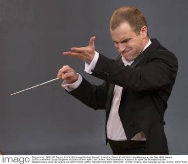 Frankfurt (Oder), 05.03.2016 - Musikfesttage an der Oder GMD Howard Griffith praesentiert junge Dirigenten aus Deutschland, Polen, der Ukraine, Weißrussland und Russland. Es spielt das Brandenburgische Staatsorchester unter der Leitung von GMD Howard Griffith, Sebastian Schneider (Klarinette) Im Bild: Dirigent, Yury Karavaev aus der Ukraine.