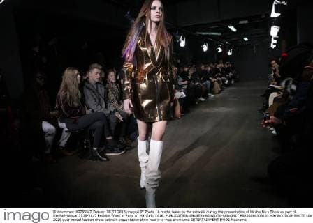 A model takes to the catwalk during the presentation of Masha Ma s Show as part of the Fall-Winter 2016-2017 Fashion Week in Paris on March 6, 2016.  PAR20160306103 MAYAxVIDON-WHITE