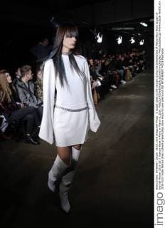 A model takes to the catwalk during the presentation of Masha Ma s Show as part of the Fall-Winter 2016-2017 Fashion Week in Paris on March 6, 2016.  PAR20160306110 MAYAxVIDON-WHITE