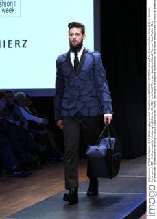 Model bei der BARTOSZ KUSNIERZ-Show auf der Cracow Fashion Week 2016 im Centrum Kongresowym ICE - Krakau snapshot-photography B.Shamlo