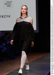 Model bei der EWA PIETRZYK-Show auf der Cracow Fashion Week 2016 im Centrum Kongresowym ICE - Krakau snapshot-photography B.Shamlo