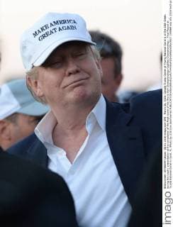 March 06, 2016: Donald Trump Owner of Trump National Doral is at the 18th Green during the trophy presentation at the completion of the final round of the World Golf Championships-Cadillac Championships - Final Round at Trump National Doral in Doral, FL (Photo by JCS Icon Sportswire) EDITORIAL USE ONLY 259069
