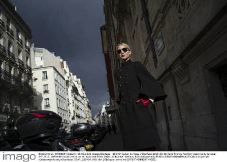 205494 Julien de Rosa Starface 2016-03-06 Paris France Fashion week ready to wear AW 2016. Defile de mode pret a porter automne hiver 2016. Ambiance. Galliano Editorial use only  Copyright: xJulienxdexRosax xStarfacex STAR_205494_009