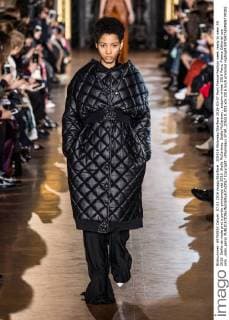 205519 Marineau Starface 2016-03-07 Paris France Fashion week ready to wear SS 2016. Defile de mode pret a porter printemps ete 2016. Stella McCartney. Stella McCartney , autumn-winter 2016 Paris, France Editorial use only _sans_perso  Copyright: xMarineaux STAR_205519_003