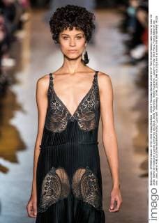 205519 Marineau Starface 2016-03-07 Paris France Fashion week ready to wear SS 2016. Defile de mode pret a porter printemps ete 2016. Stella McCartney. Stella McCartney , autumn-winter 2016 Paris, France Editorial use only _sans_perso  Copyright: xMarineaux STAR_205519_049