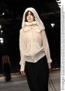 A model takes to the catwalk during the presentation of Veronique Branquinho s show as part of the Fall-Winter 2016-2017 Fashion Week in Paris on March 7, 2016.  PAR20160307104 MAYAxVIDON-WHITE
