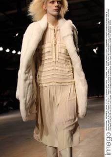 A model takes to the catwalk during the presentation of Veronique Branquinho s show as part of the Fall-Winter 2016-2017 Fashion Week in Paris on March 7, 2016.  PAR20160307106 MAYAxVIDON-WHITE
