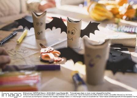 Tinkered paper bats on desk model released Symbolfoto  ASCF000495