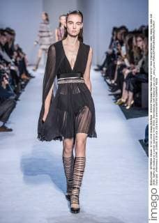 205528 Marineau Starface 2016-03-07 Paris France Fashion week ready to wear AW 2016. Defile de mode pret a porter automne hiver 2016. Giambattista Valli Editorial use only _sans_perso  Copyright: xMarineaux STAR_205528_019